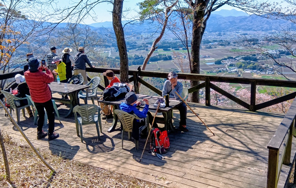 標高320メートルにある高峯第２展望台（4月８日撮影）