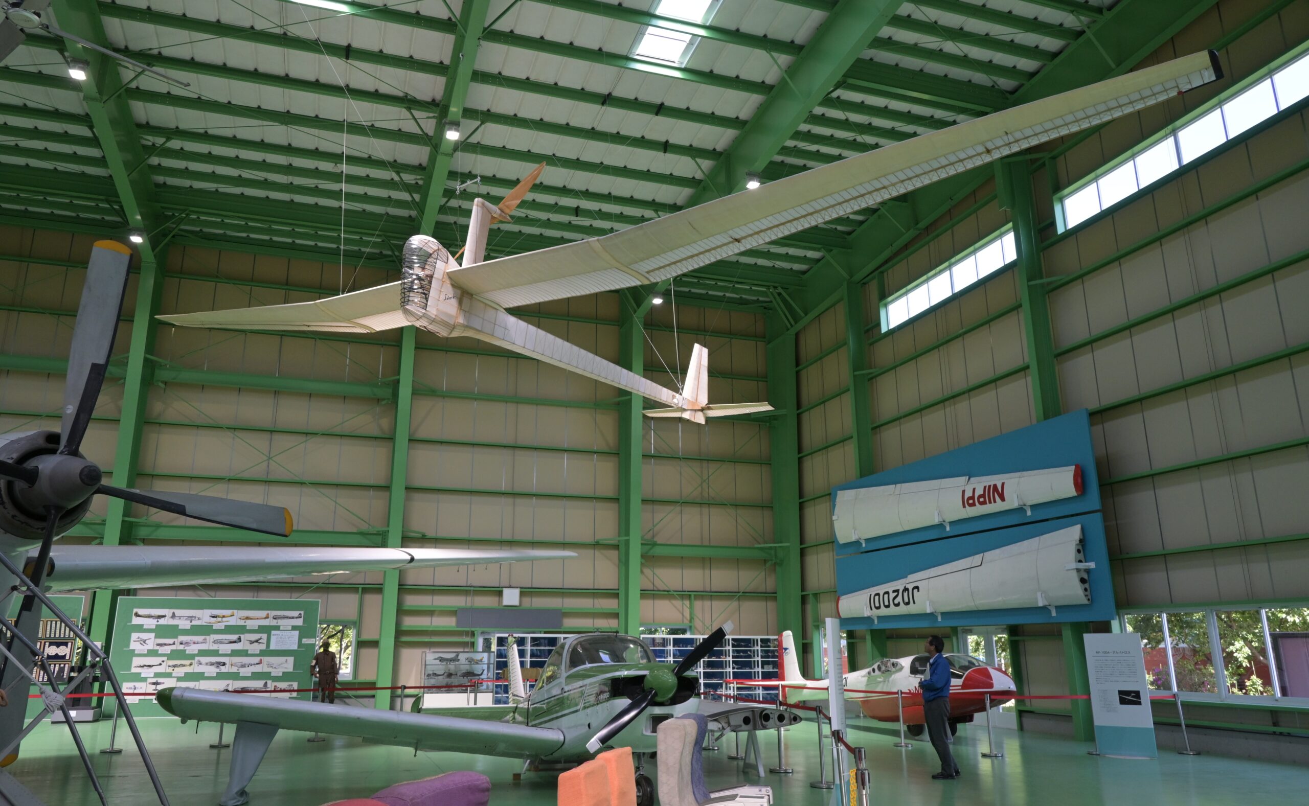 科博廣澤航空博物館に展示されている「日大式ストークＢ」（上）＝筑西市徳持