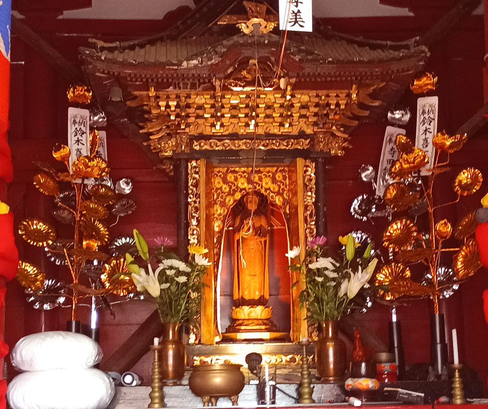 第2番札所・(山王)観音寺の観音像=五霞町山王