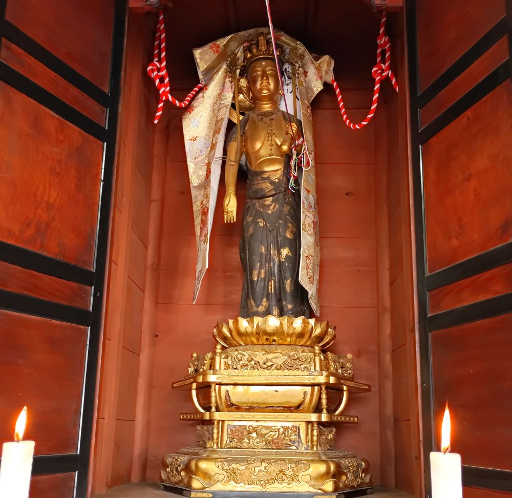 第14番札所・宝性院の観音像=古河市久能