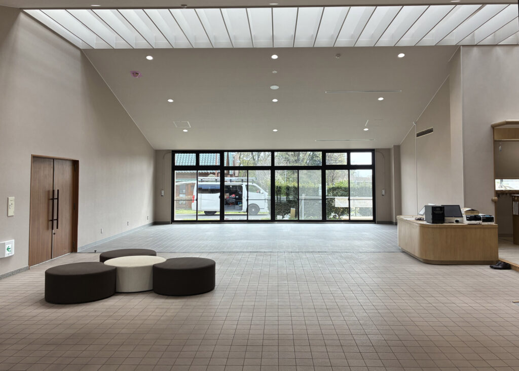 リニューアルオープンする八千代グリーンビレッジ憩遊館「やちよ乃湯」のエントランスホール（八千代町提供）