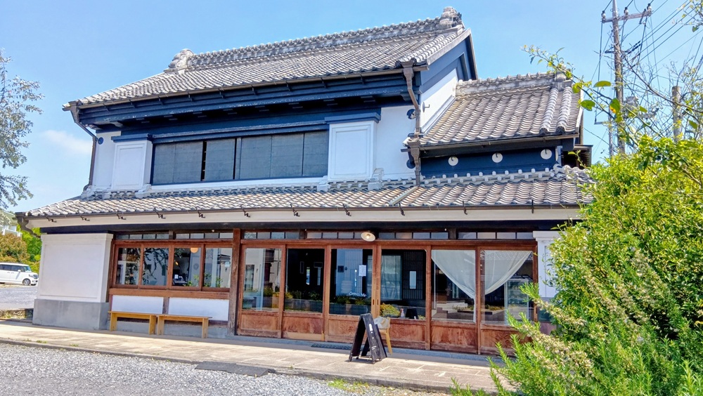 ぱんやムムスの外観＝結城市結城