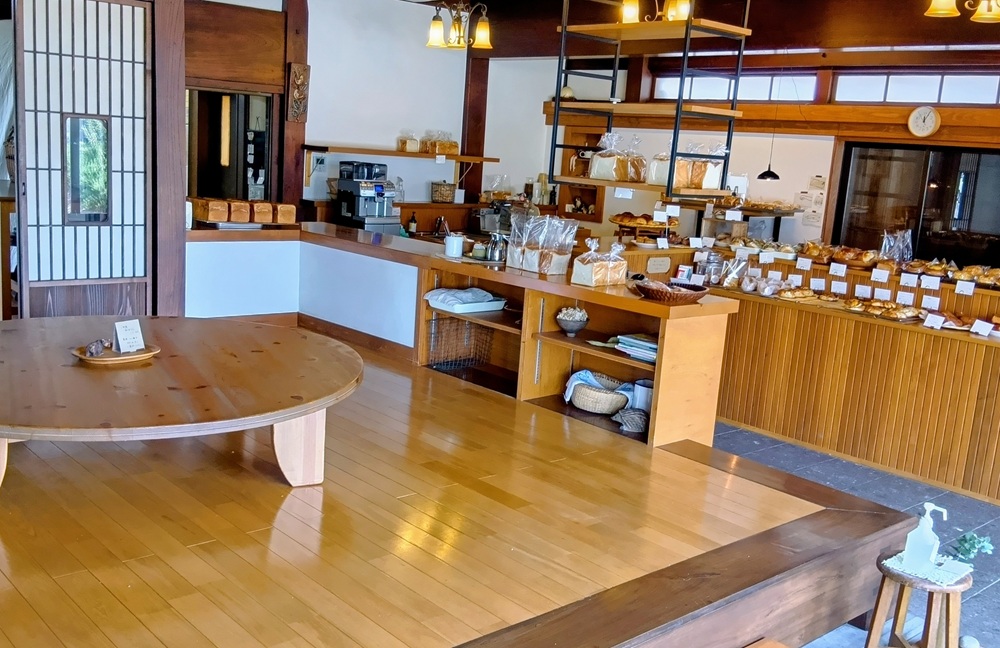 ぱんやムムスの店内＝結城市結城