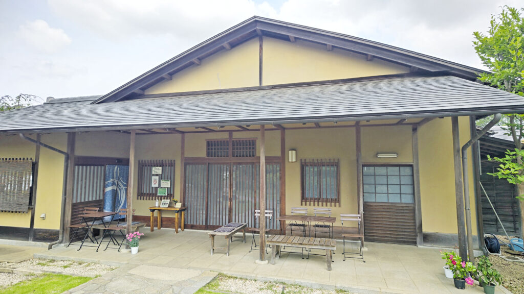「あやめ茶会」が開かれる砂沼庵(下妻市下妻丙)