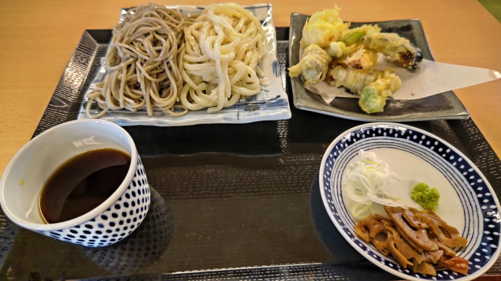 注文した「天ざる（あいもり／大盛り）」ボリューム満点で大満足です