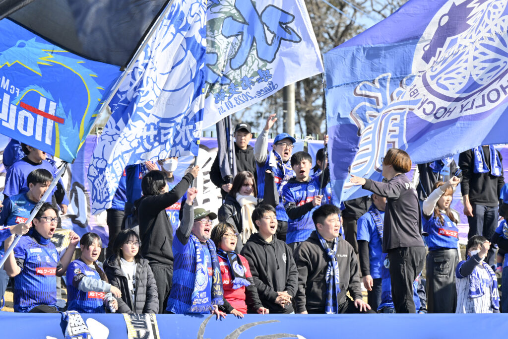 選手に声援を送る水戸サポーター＝ケーズデンキスタジアム水戸（資料写真）