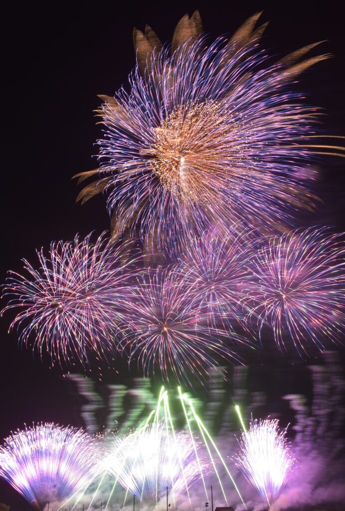 筑西市の夜空を焦がした「ちくせい花火大会」＝同市向川澄（資料写真）