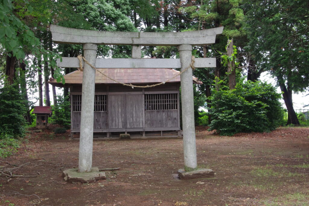 森の中にしずかにたたずむ米御前神社(筑西市猫島)