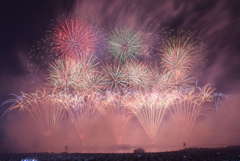 日本最大級の打ち上げ数3万発をアピールする境町の利根川大花火大会(資料写真)