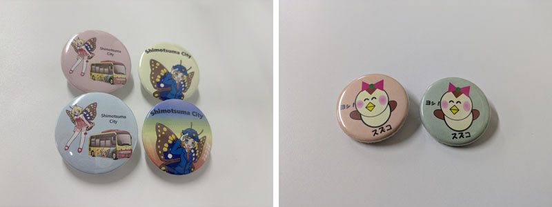 シモンちゃん&関東鉄道常総線の缶バッジセット(下妻市役所提供)
