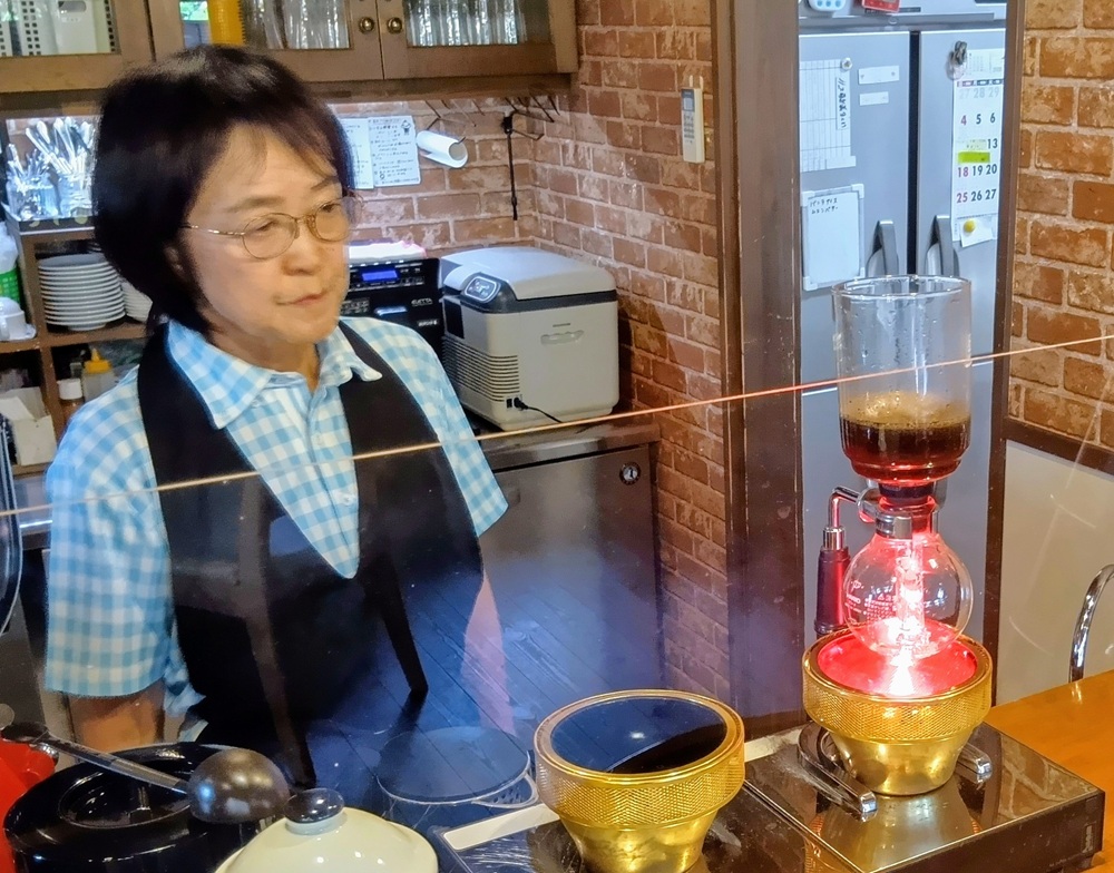 サイフォンで淹れるコーヒー